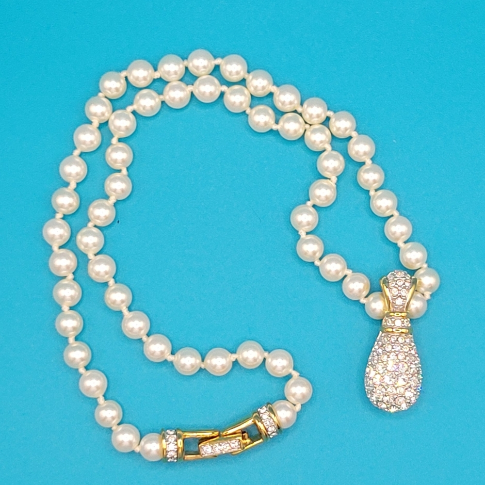 NWOT Swarovski Pearl and Rhinestone Necklace.  18" .  With Velvet Bag.
